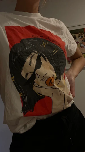 T-shirt med tryck - T-shirt med ”make up your mind” tryck. Säljer för 75kr + frakt 