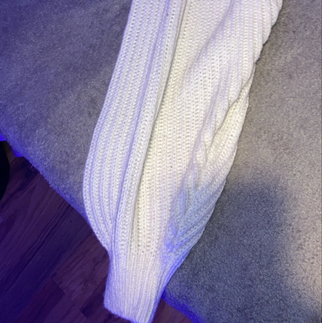 Vit stickad törja  - 91