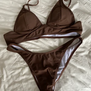 Brun bikini  - Brun bikini från shein som är helt ny!! Storlek L men liten i storleken så passar nog M också. 130kr inklusive frakt!🤎
