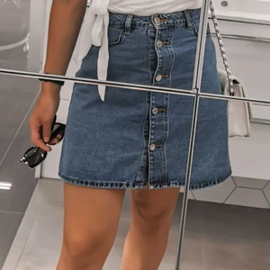 Noisy May denim skirt - Storlek S, i väldigt fint skick. Använd ett par gånger. 