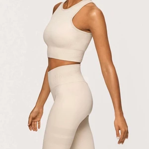 Träningsset - Jag säljer mitt superfina träningsset från stronger då det inte kommer till användning. Köpt i julas och använt ett fåtal gånger. Finns på hemsidan för 1000 kr, säljs av mig för 500 kr. 