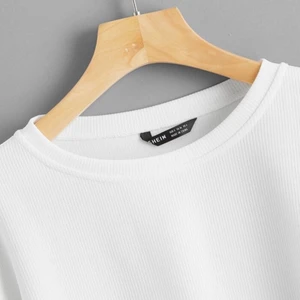 Vit tröja SHEIN  - Helt ny tröja från SHEIN storlek S. 40 kronor 