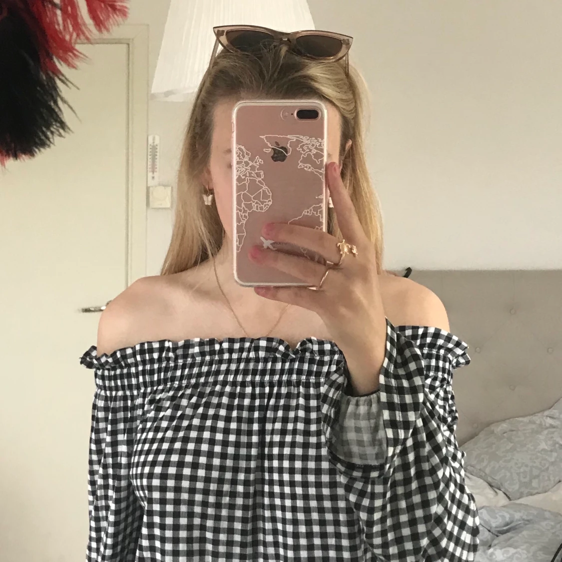 Svartvit off shoulder tröja!