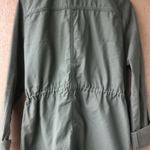 Divaided militärig jacka - Divaided militär förg jacka