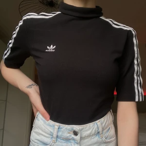 Klassisk Adidas topp  - Klassisk Adidas topp 🖤