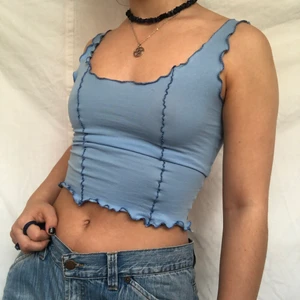 Kontrasttopp  - Syr denna toppen på beställning i valfri färg! Beställ på min instagram @viridi.designs för 180kr