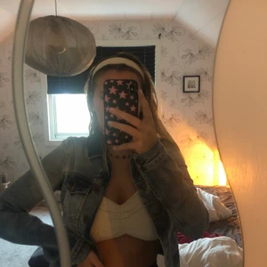 Zara jeans jacka - Snygg jeans jacka från Zara som är perfekt nu till hösten.