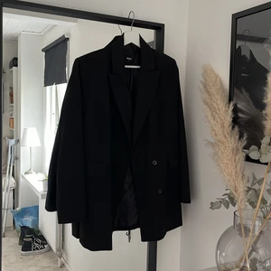 Blazer - En jättefin svart blazer som verkligen passar till allt❣️
