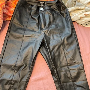 Skinnbyxa 100kr - Säljer dessa knappt använda skinnbyxor för 100kr. Först till kvarn.