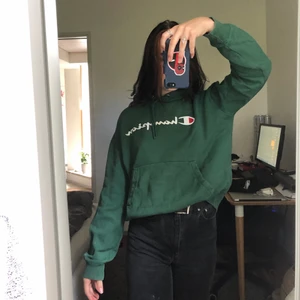 Champion Hoodie - säljer min gröna champion hoodie då den inte kommer till användning, storlek small och mycket bra skick💓