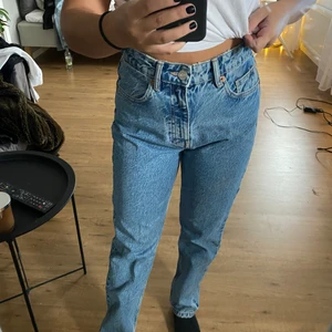 Jeans - Jeans från Zara. Storlek 36. Aldrig använda. Momjeans modell. Skriv för fler bilder.