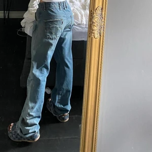 Levis jeans! - Vintage Levis Jeans. Köpta på anastasias Sellout och hennes bilder(!!), tyvärr försmå för mig som vanligtvis är en M/L. Så skulle rekommendera att en S. Storleken är 31/34, låg/medel hög midja.