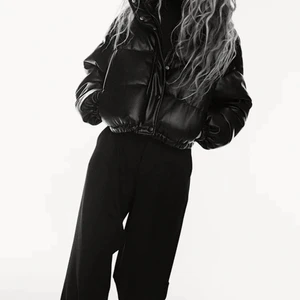 FAUX Leather Puffer Jacket - Faux leather puffer jacket från Zara. Skön varm vinterjacka som är grymt snygg. 