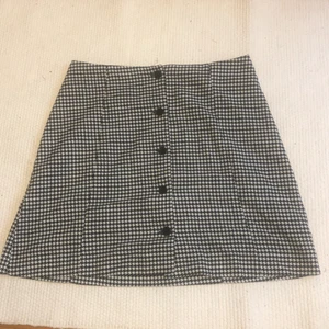 Kjol - Väldigt snygg kjol från monki. Typ som ny!🥳 skriv privat för fler bilder eller frågor😊