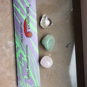 Basic kit🪐 - Basic kit☁️ 90 kr inklusive frakt🌙 Innehåller: 💗Rosenkvarts  - stärker kärleken till oss själva och andra 🤍Bergskristall/clear quartz - ger oss klarhet 💚Grön aventurin - ger oss framgång och tur 🍀  Kom i dm om du är intresserad, betalning via swish🌞(var tvungen att skriva 12 kr frakt)