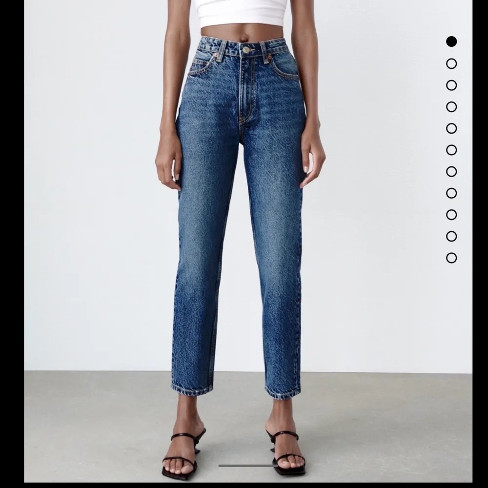 Snygga zara jeans i st 36, använda 1 gång. Säljes då de är för små på mig. Lånade bilder, skickar självklart egna bilder om intresse finns. . Jeans & Byxor.