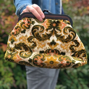 Äldre väska - Fin gammal väska med ett litet handtag