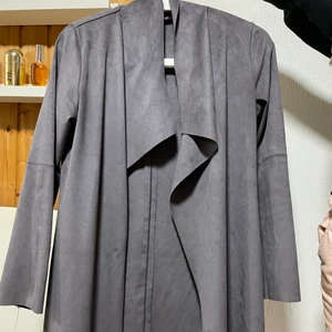 Läderkofta, Storlek S - Hej! Säljer min läderkofta, i braskick. Storlek S men kan även passa XS. Köpt från Turkiet. Priset kan diskuteras 