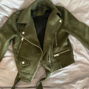 Zara jacka  - Zara jacka i stl 34! Jättefin khaki färg. 