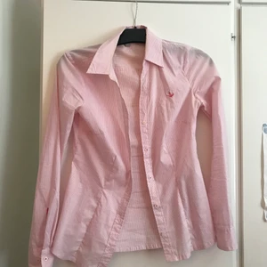 Skjorta  - Fin skjorta som är använd endast en gång