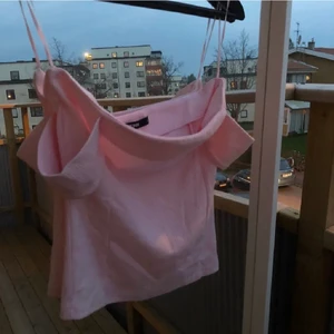 Bikbok offshoulder top S - LÅNAD bild, storlek s dock liten i storleken. 