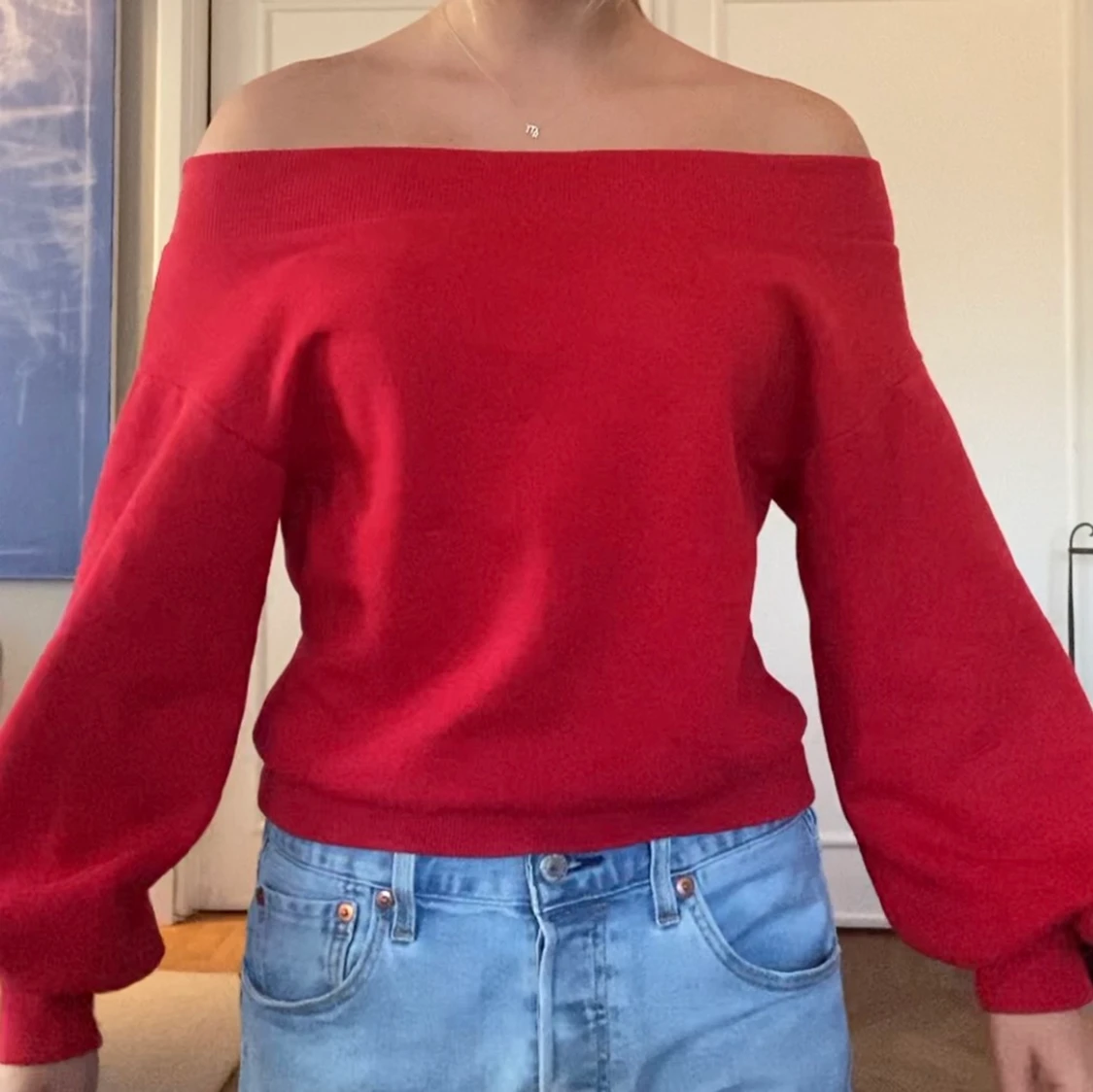 En härlig röd off-shoulder tröja - 90