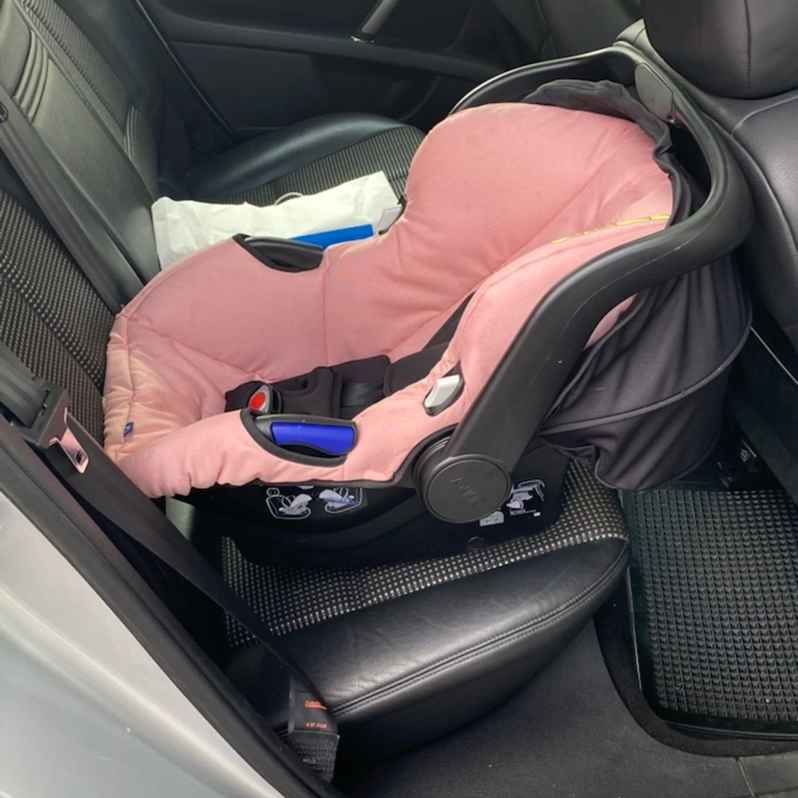 Bilstol / babyskydd  - 90