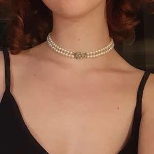 pärlchoker - super fin dubbel pärlchoker köpt secondhand med fin silver stängning! kommer inte till användning för mig längre 