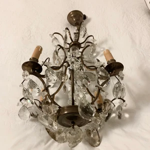 Kristallkrona  - Kristallkrona i fint skick,  Pris: 600kr (går ner i pris vid snabbaffär)  Kolla gärna in mina andra inlägg, Vid intresse av fler varor så fixar jag ett bra paketpris!