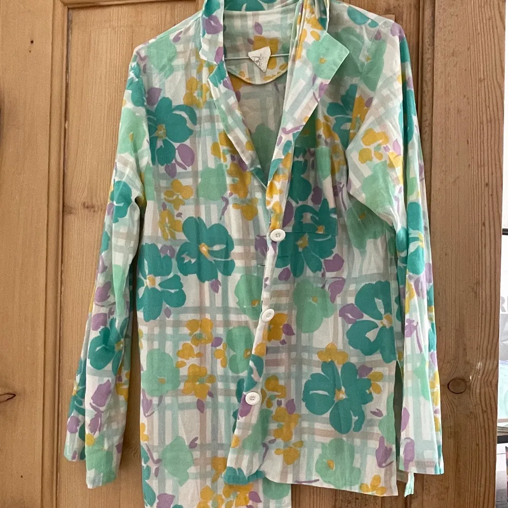 Flower vintage shirt in cotton. Size 36🌸. Blusar.