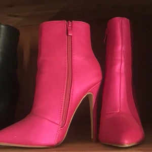 Rosa Klackar - Oanvända. Hög klack