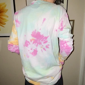 Egengjord Tiedye - Långarmad tröja från HM, omgjord till en tiedye