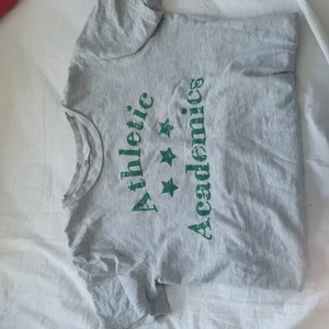 Baby tee - Cute baby tee like shirt♡ passar en s/m♡ köparen står för eventuell frakt♡