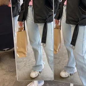 Weekday jeans med slits - 24-25 / är 158 lång, säljer dessa jeans från weekday då jag ej använder dem längre, skick 9/10 som nya!  Slut på weekdays hemsida!