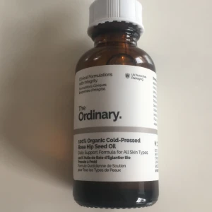 The ordinary serum/olja - Säljer denna ansiksoljan då jag råkade beställa fel och orkar inte skicka tbx! 100% Organic Cold-pressed rose hip seed oil. Köpare står för frakten 💞 buda i kommentarerna!