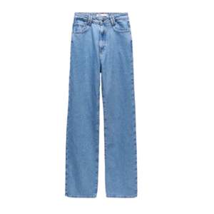 Raka jeans från Zara i den perfekta färgen. Slutsålda på hemsidan. Storlek: 32 (storlekarna börjar på 32). 400kr eller högst bud. Jag är 1,64 för den som undrar!😇