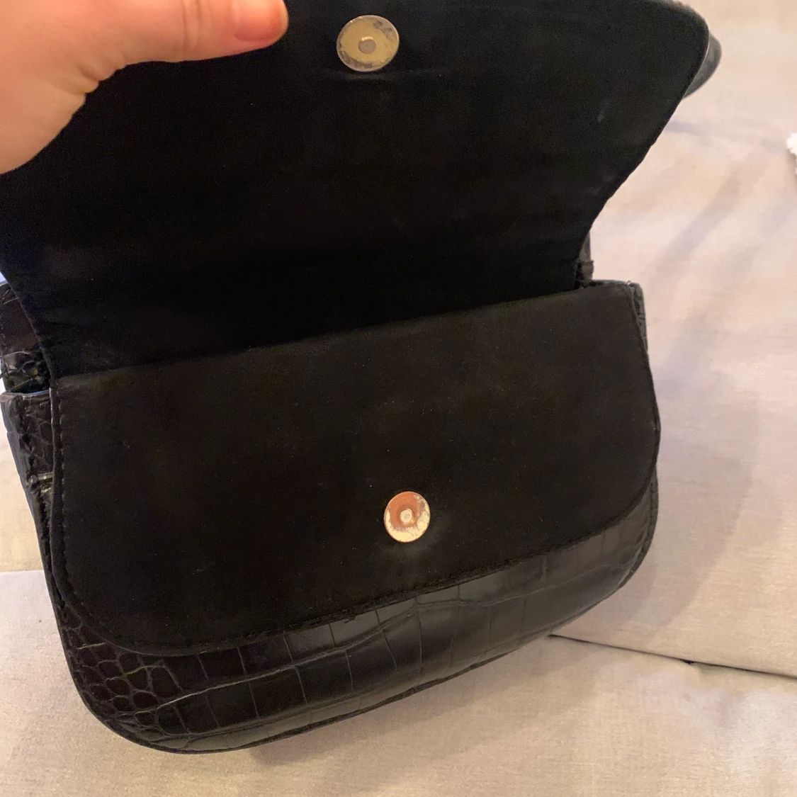 Fin väska med reptil och päls detaljer  - 90