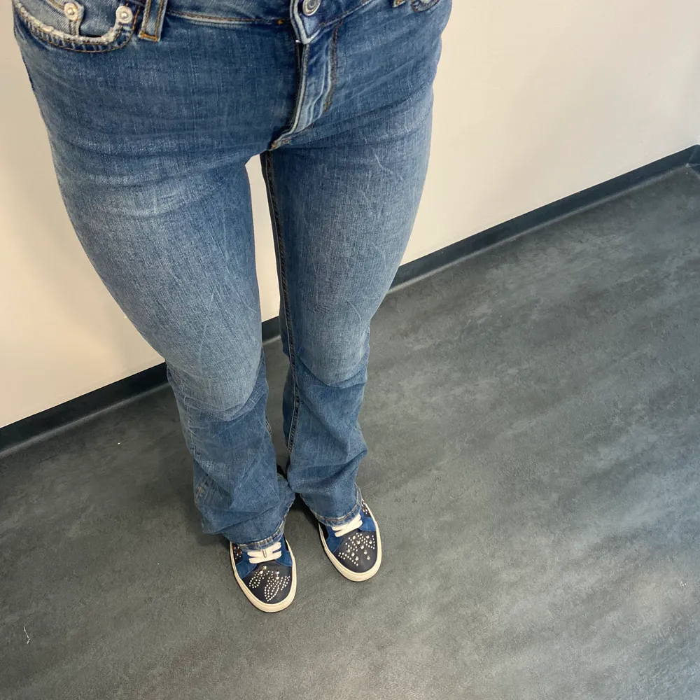 Jätte snygga jeans som tyvärr ingw kommer till användning.. Jeans & Byxor.