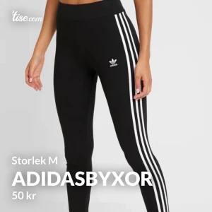 Adidasbyxor - Adidasbyxor i träningsmaterial säljes! Obs: Snörena i midjan medföljer inte.