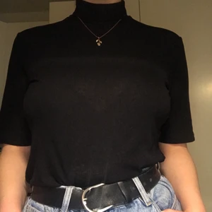 Mesh tröja med polo - Mesh ish, polo krage, gott skick!🖤 strl S