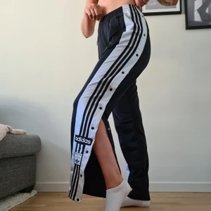 Adidas pants strl S - Perfekt skick.