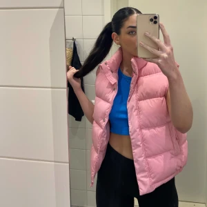 Puffer väst - Bara använd typ 2 gånger så fint skick!