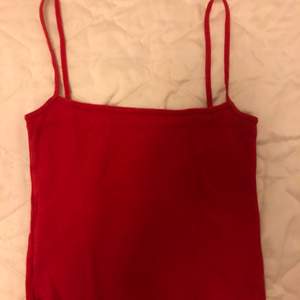 Rött gulligt linne, köpt på h&m för nått år sedan 💘betalning via swish