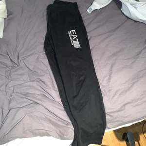 Byxor - Sköna mjukisbyxor från EA7 Armani, köparen står för frakten:)