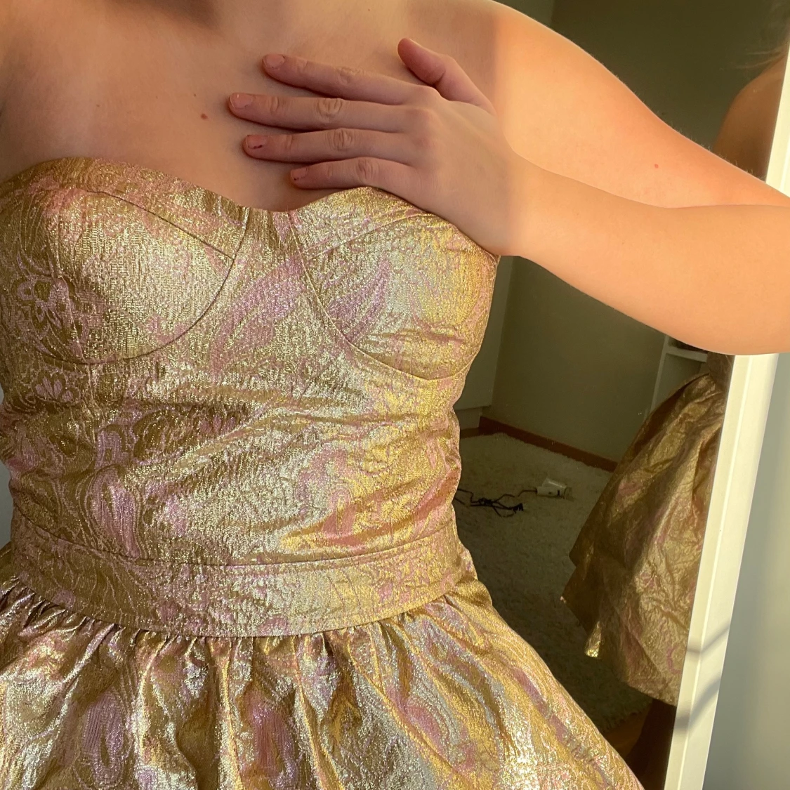 Guldig klänning - 91