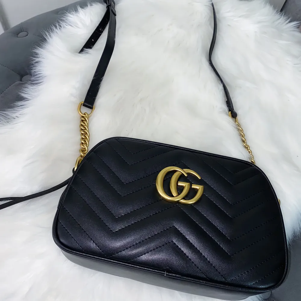 Gucci Camera Bag i nyskick, äkta läder. . Väskor.