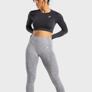 Gymshark träningstights - Säljer även dessa superfina träningsbyxorna pga att de e för stora. Som nyskick och endast använda några gånger. OBS!! Har många intresserade så kör budgivning helgen ut💞 450 och upp