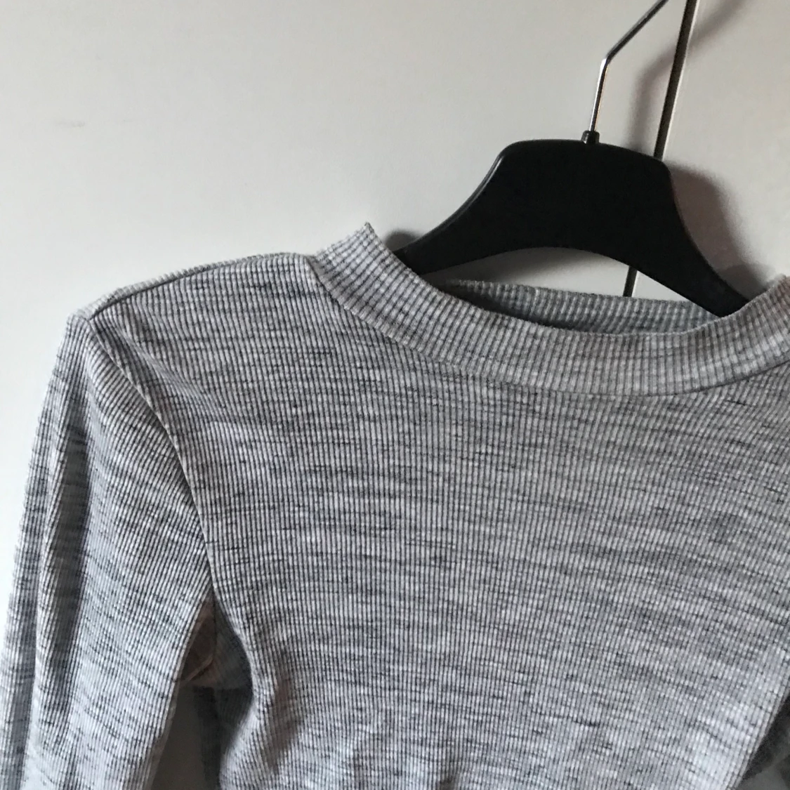 Grå topp crop top polokrage - 90