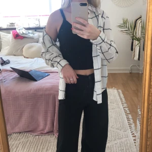 Rutig skjorta  - Superfin rutig skjorta i strl 34. Jättebra skick, använd 2/3 gånger. Säljer för 90kr + frakt 🥰