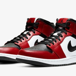 Nike jordan 1 mid chicago - NIKE AIR JORDAN 1 MID CHICAGO   SKU: 554724-069  SIZE: 42 / US8.5  PRICE: 3000KR